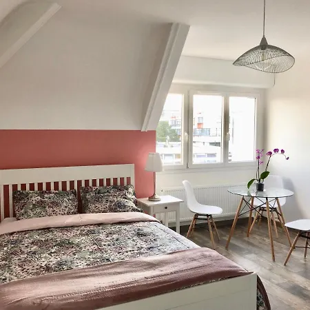 Joli Sevigne A Apartment *