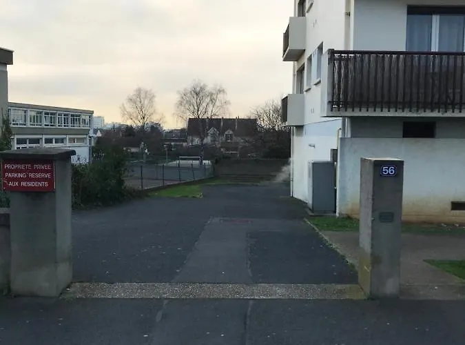 Joli Sevigne A Apartment